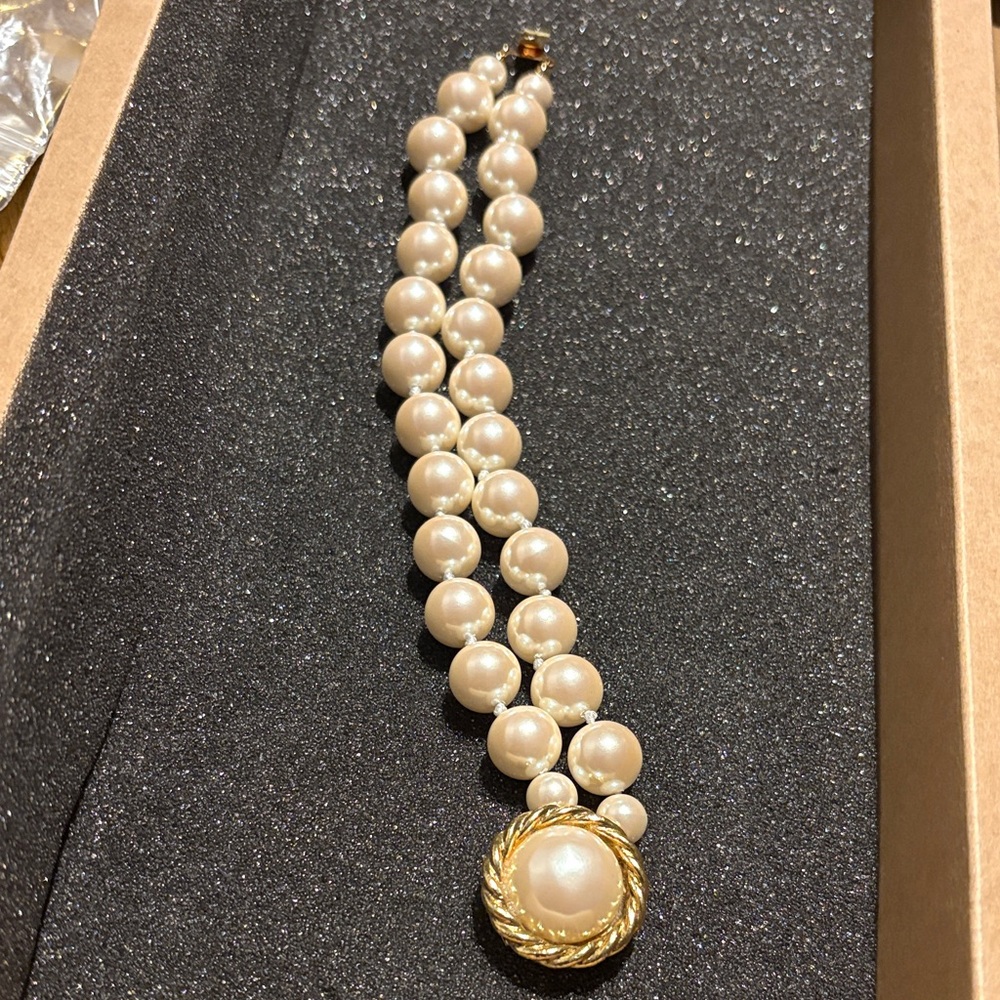 Vintage Carol Lee Pearl Bracelet with Gold Accents